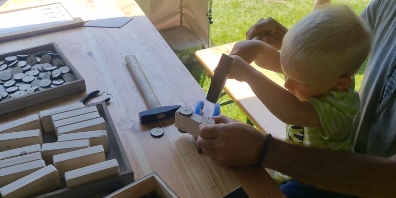 Výroba dřevěných autíček